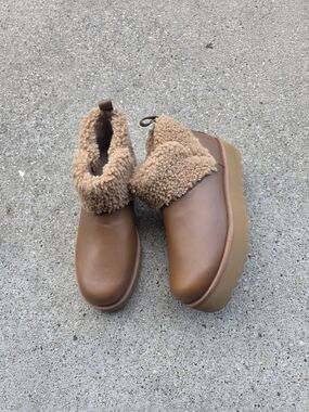 UGG  Sherpa-Lined Ankle Boots Women Size 10